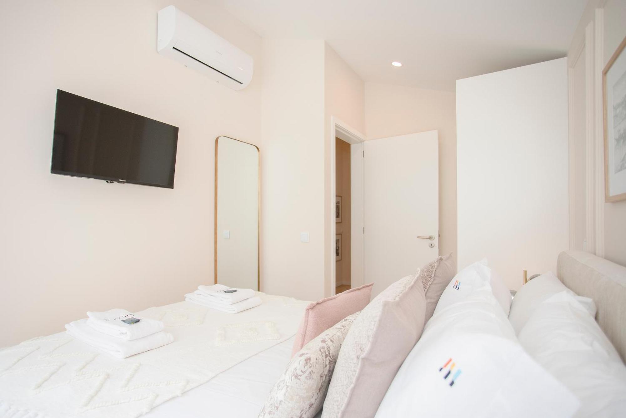 Appartamento Liiiving In Porto - Soho Urban Retreat Esterno foto